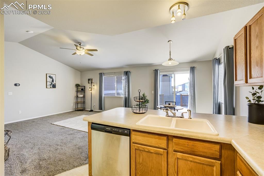 Image 15 of 33: Kitchen