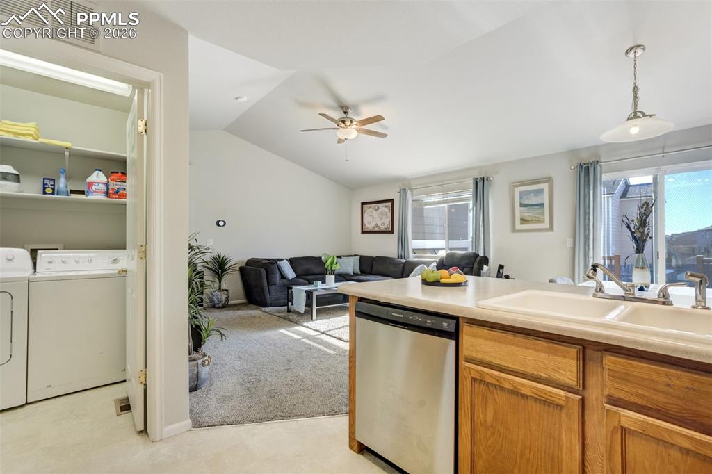 Image 16 of 33: Kitchen