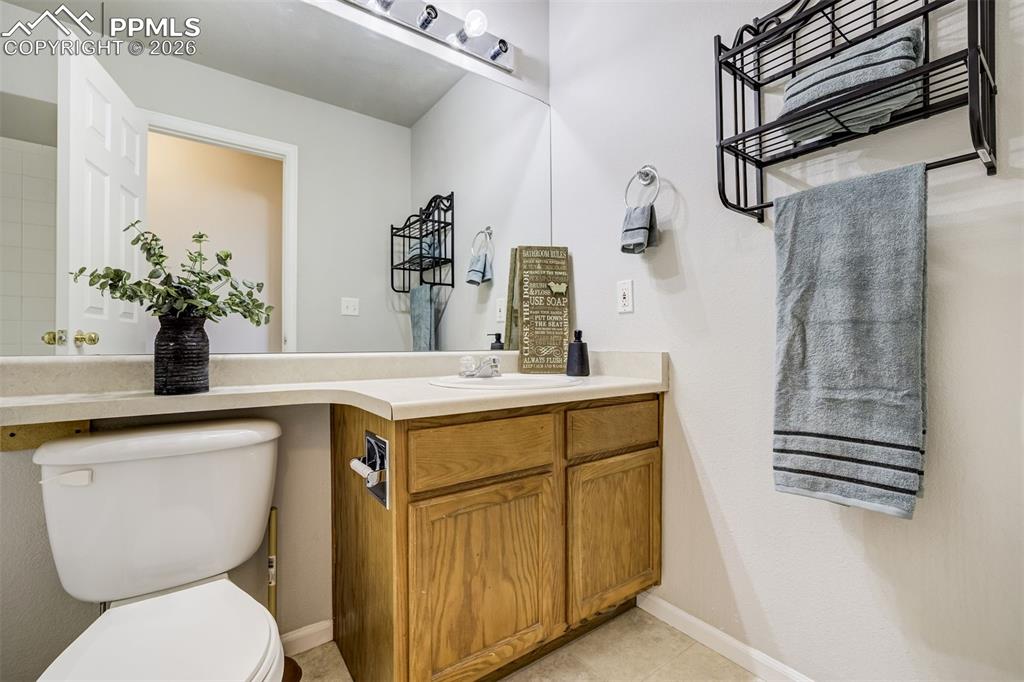 Image 28 of 33: Bathroom