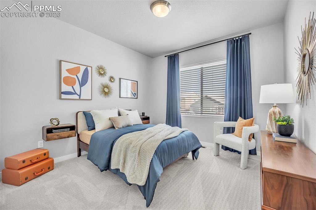 Image 10 of 10: Bedroom