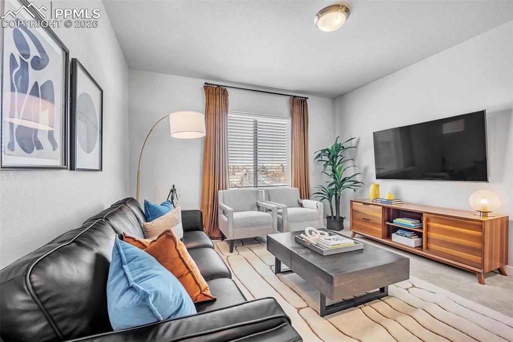 Image 5 of 10: Loft