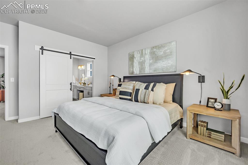 Image 7 of 10: Master Bedroom