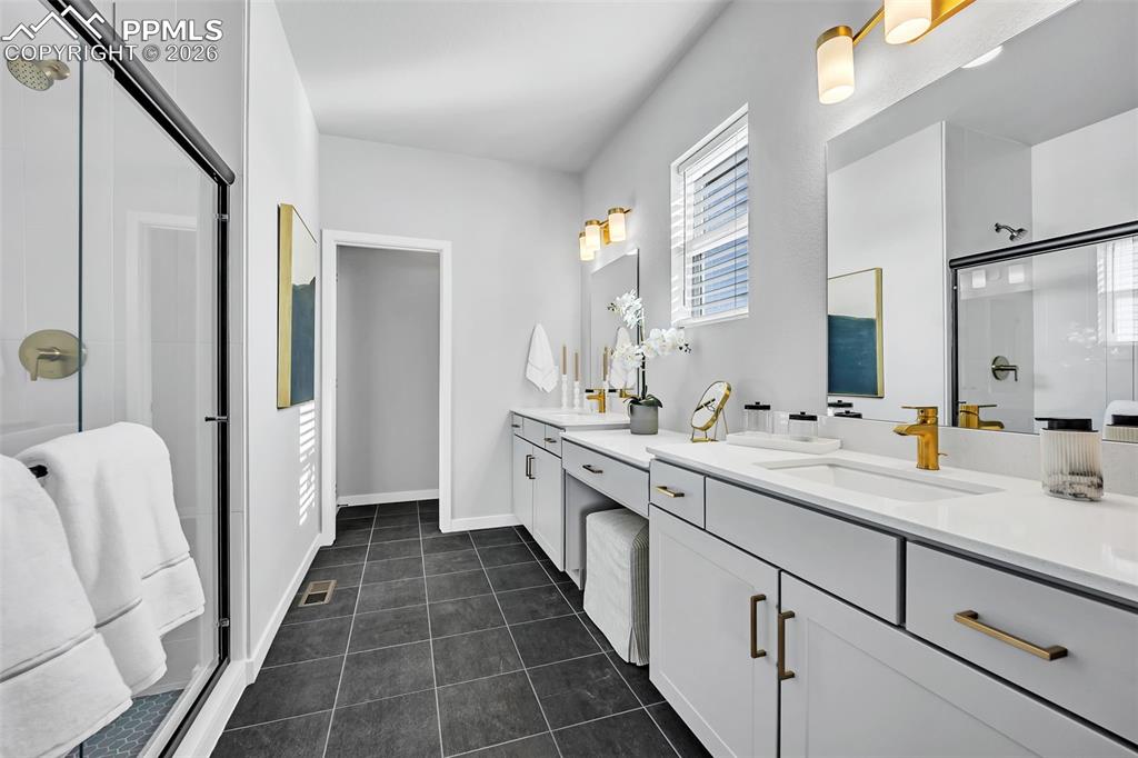 Image 8 of 10: Master Bathroom