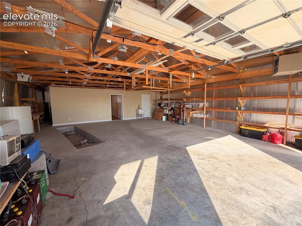 Image 18 of 42: Garage