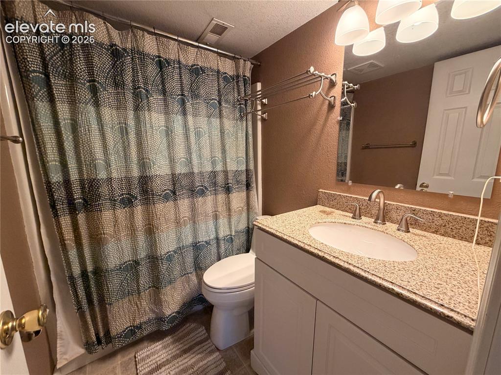 Image 22 of 42: Bathroom