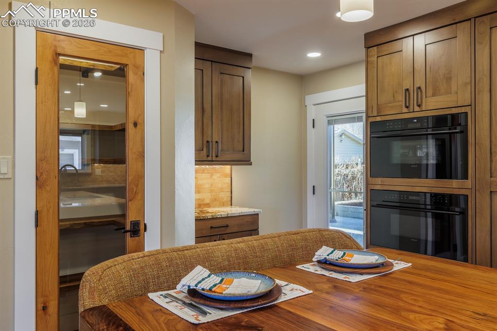 Image 18 of 39: Dining Area