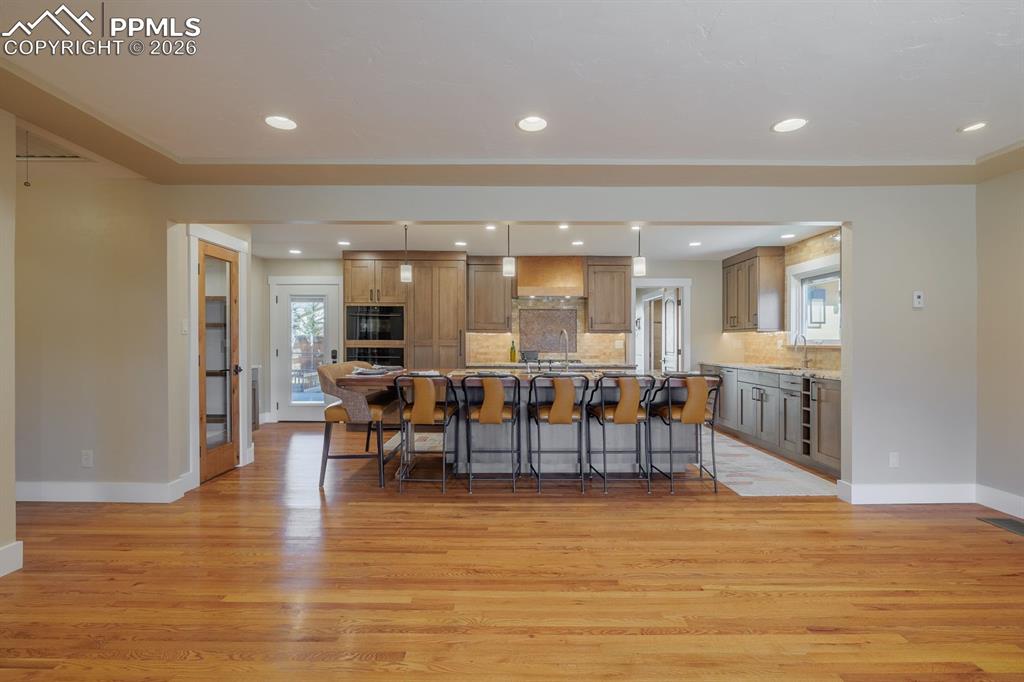 Image 19 of 39: Kitchen