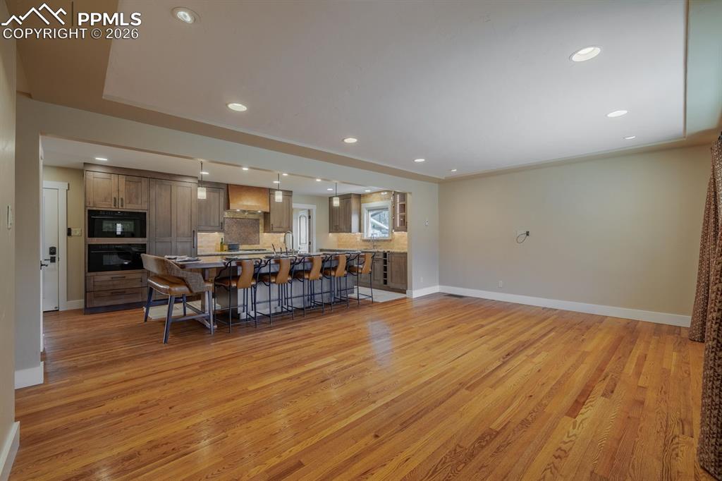 Image 20 of 39: Kitchen