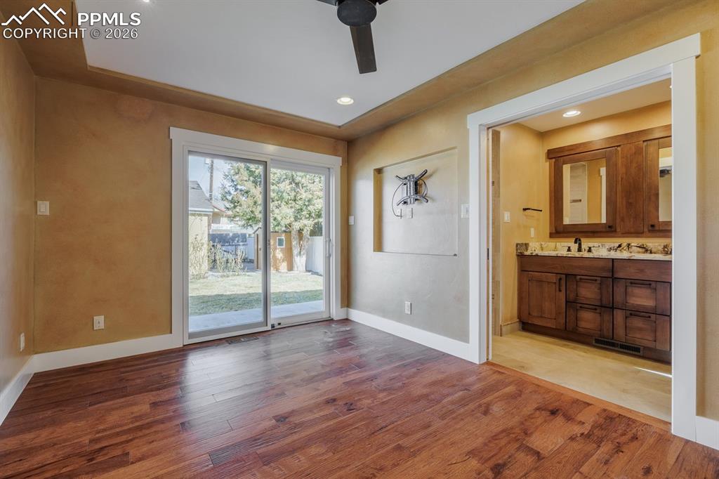 Image 24 of 39: Dining Area