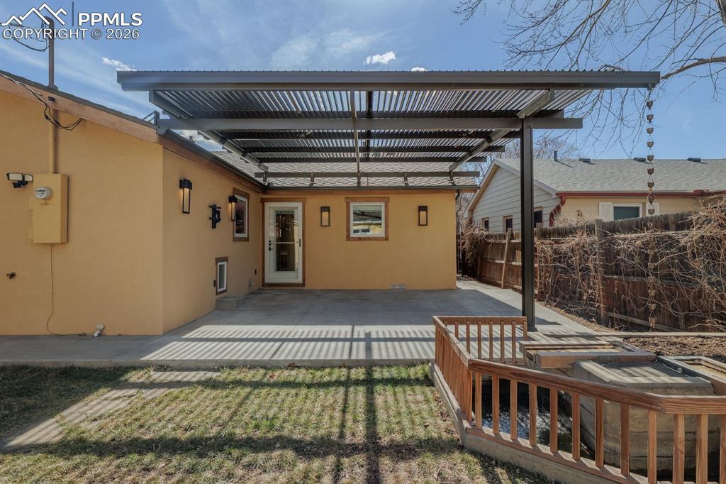 Image 28 of 39: Back of Structure