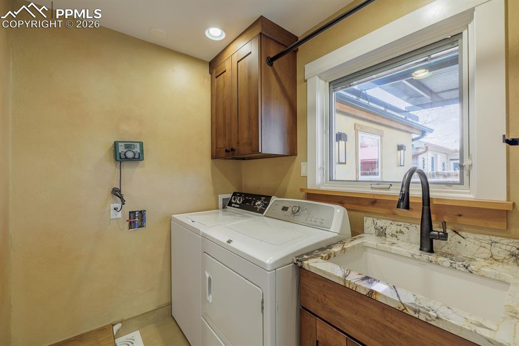 Image 31 of 39: Laundry