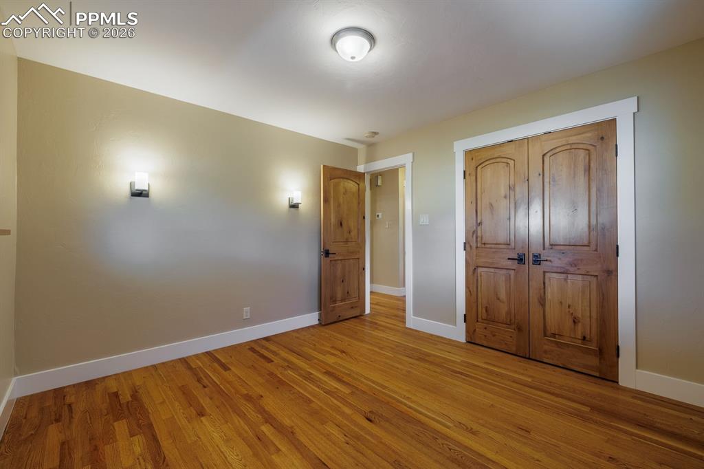 Image 33 of 39: Bedroom