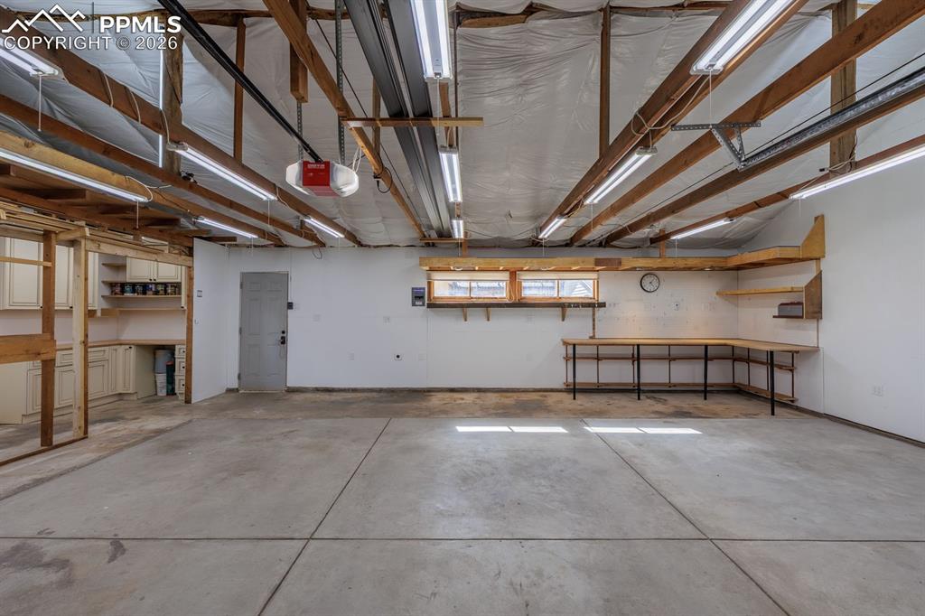 Image 38 of 39: Garage