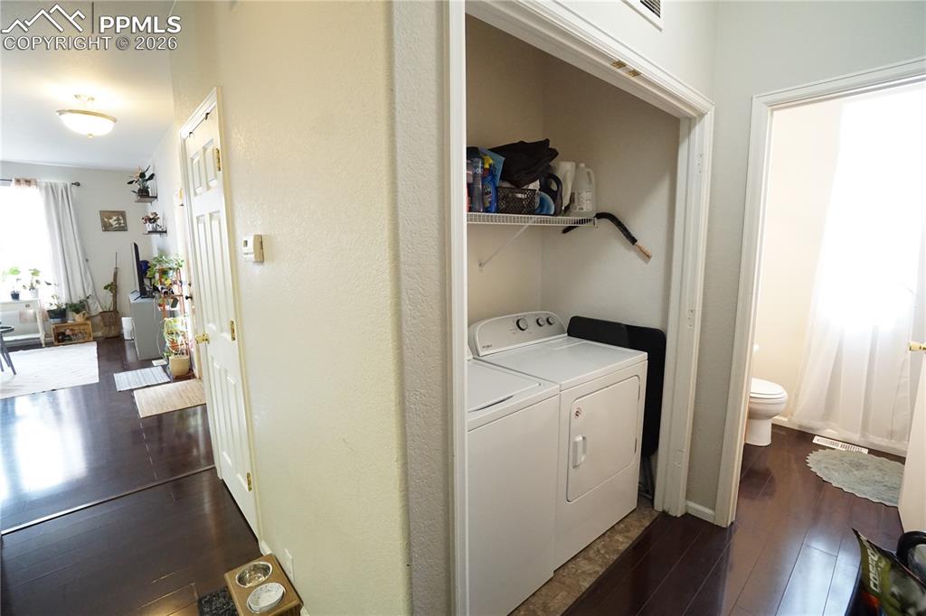 Image 18 of 33: Laundry