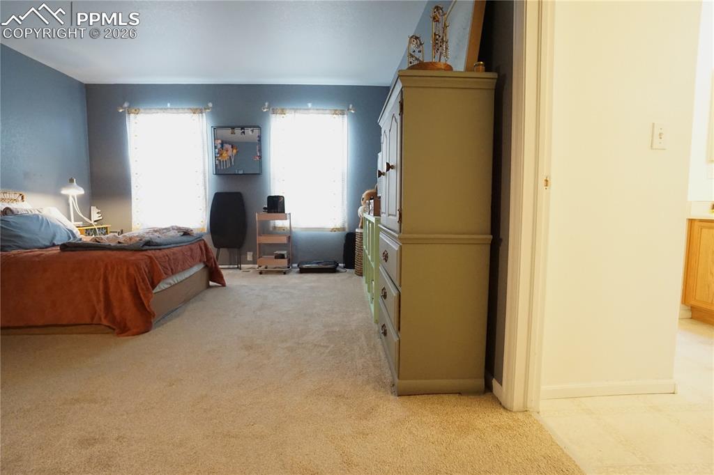 Image 22 of 33: Bedroom