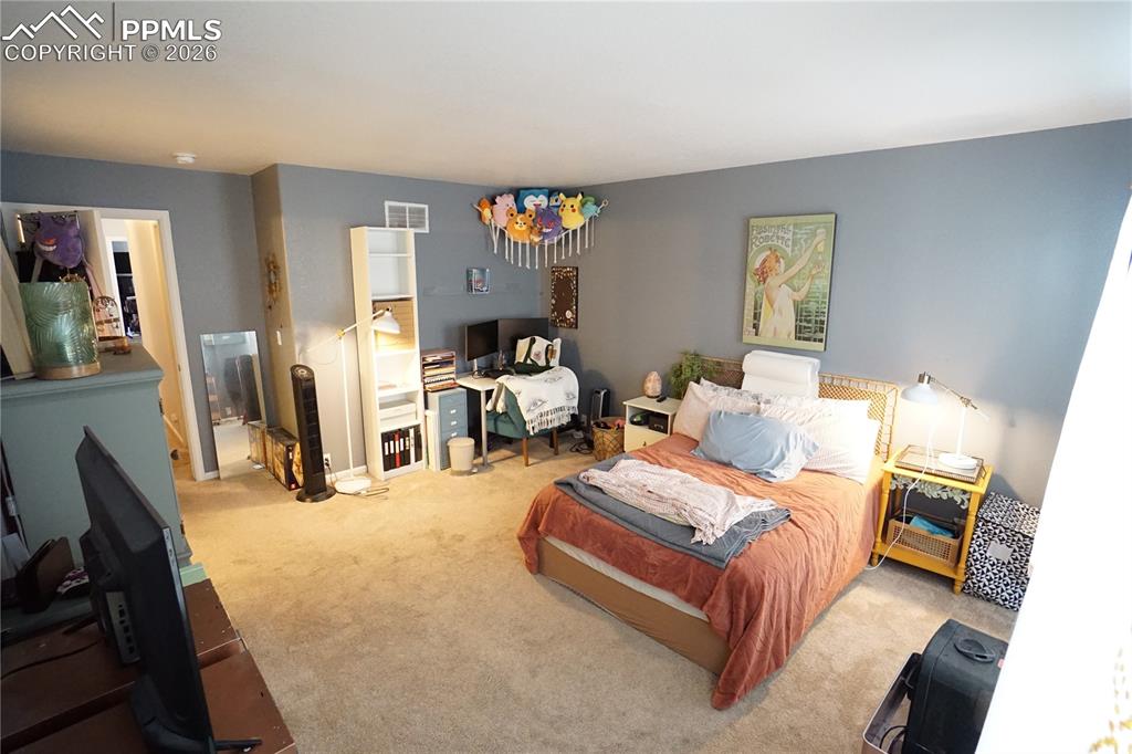 Image 23 of 33: Bedroom