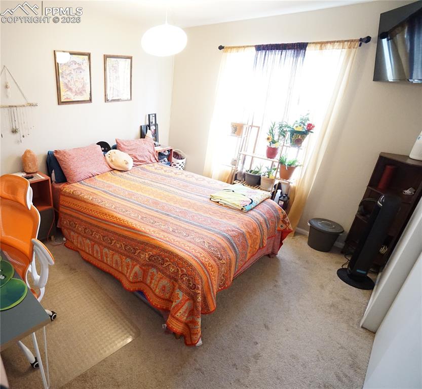 Image 28 of 33: Bedroom