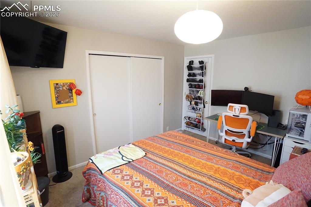 Image 29 of 33: Bedroom