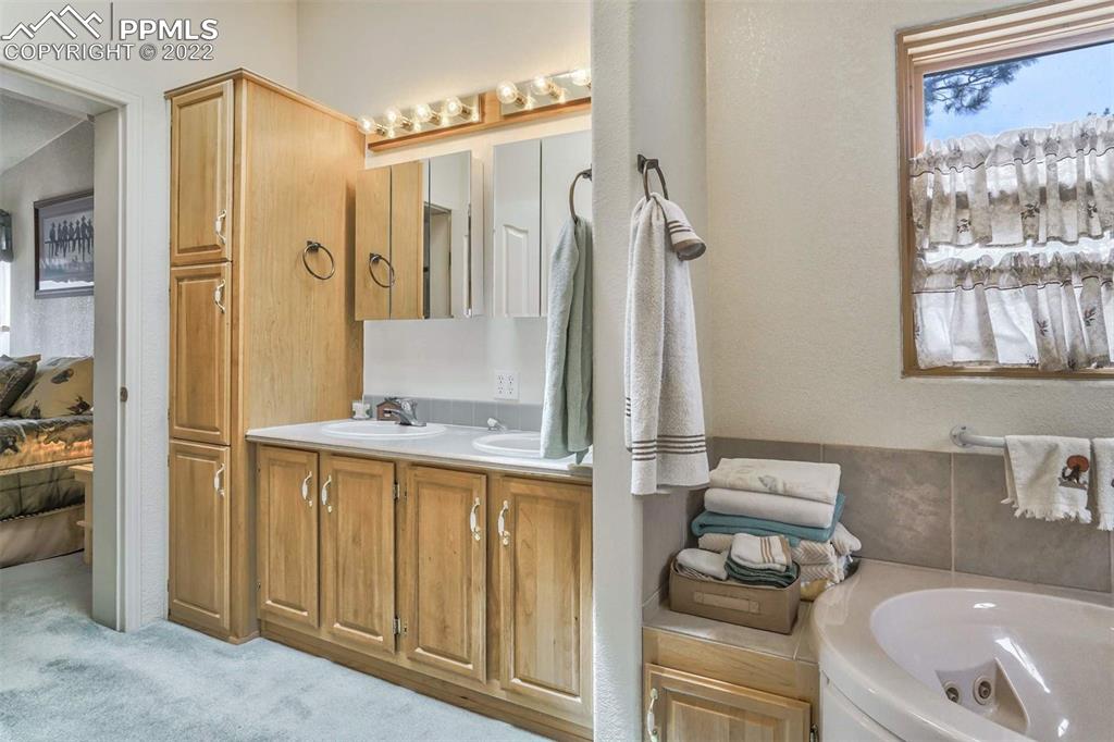 Listing 8476602, Image 16 of 40