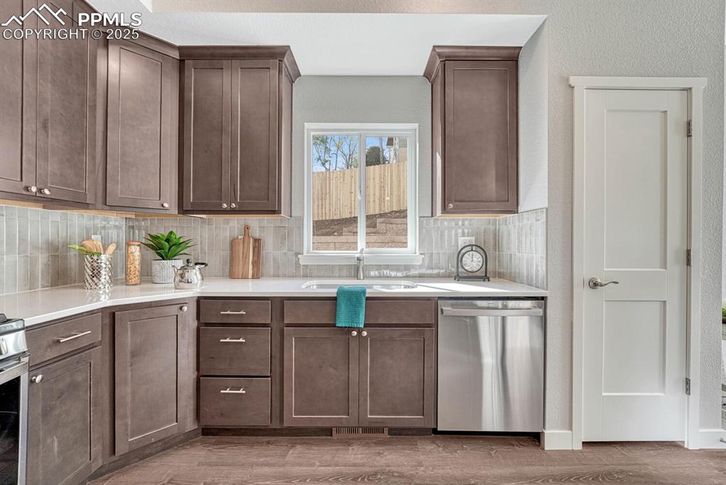 Image 10 of 44: Kitchen