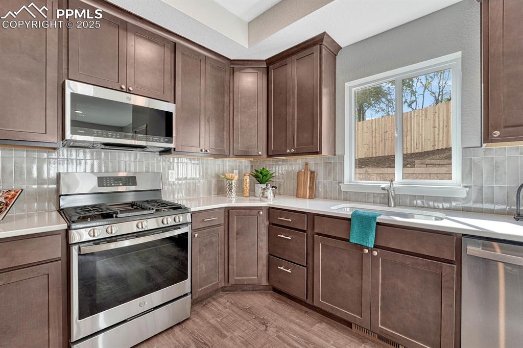 Image 11 of 44: Kitchen