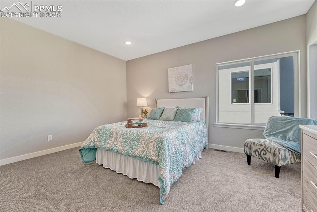 Image 19 of 44: Bedroom