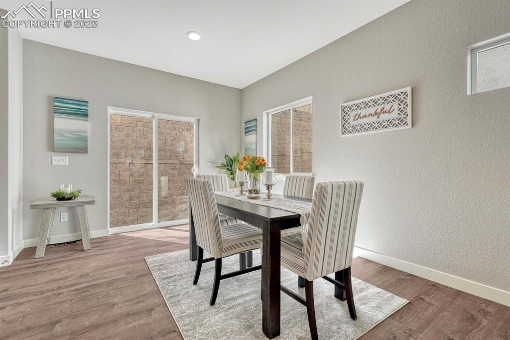Image 7 of 44: Dining Area