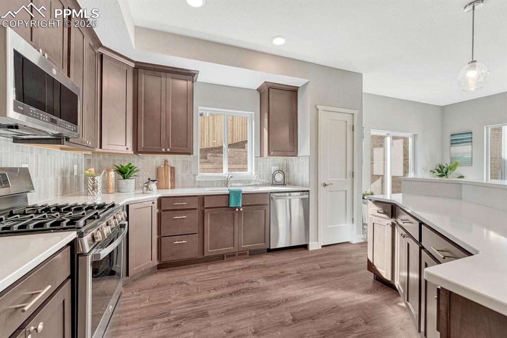 Image 9 of 44: Kitchen