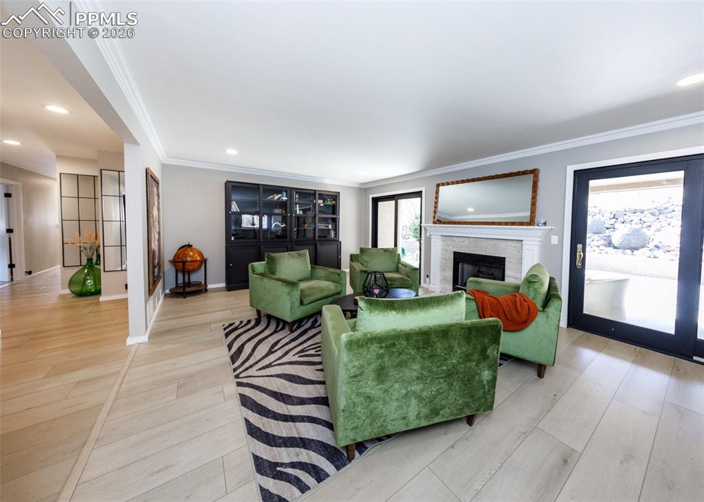 Image 10 of 50: Living Room