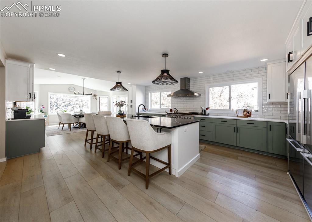 Image 14 of 50: Kitchen