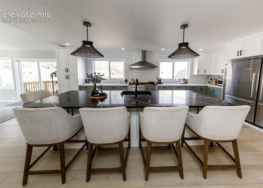 Image 16 of 50: Kitchen