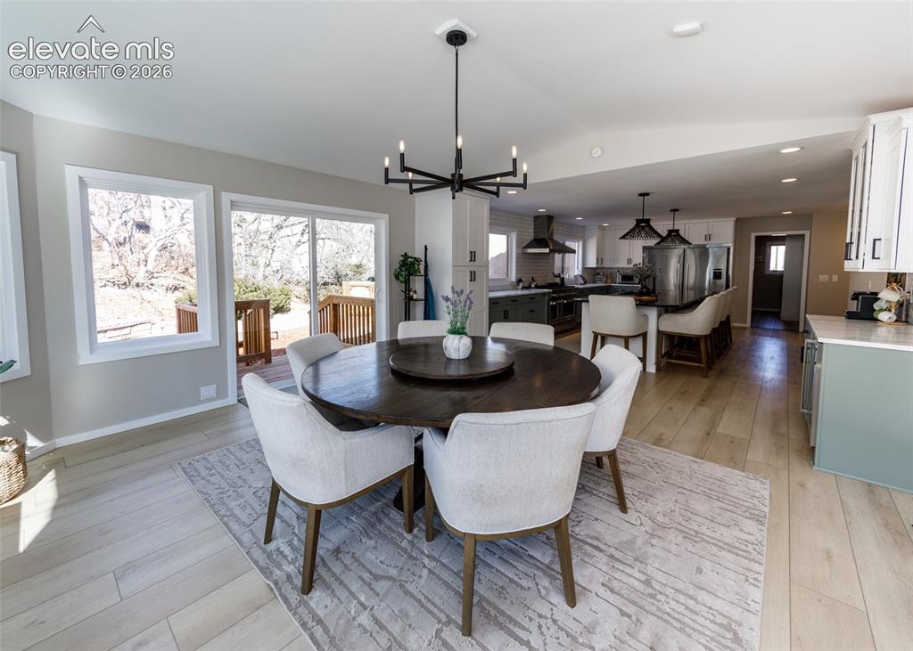 Image 17 of 50: Dining Area