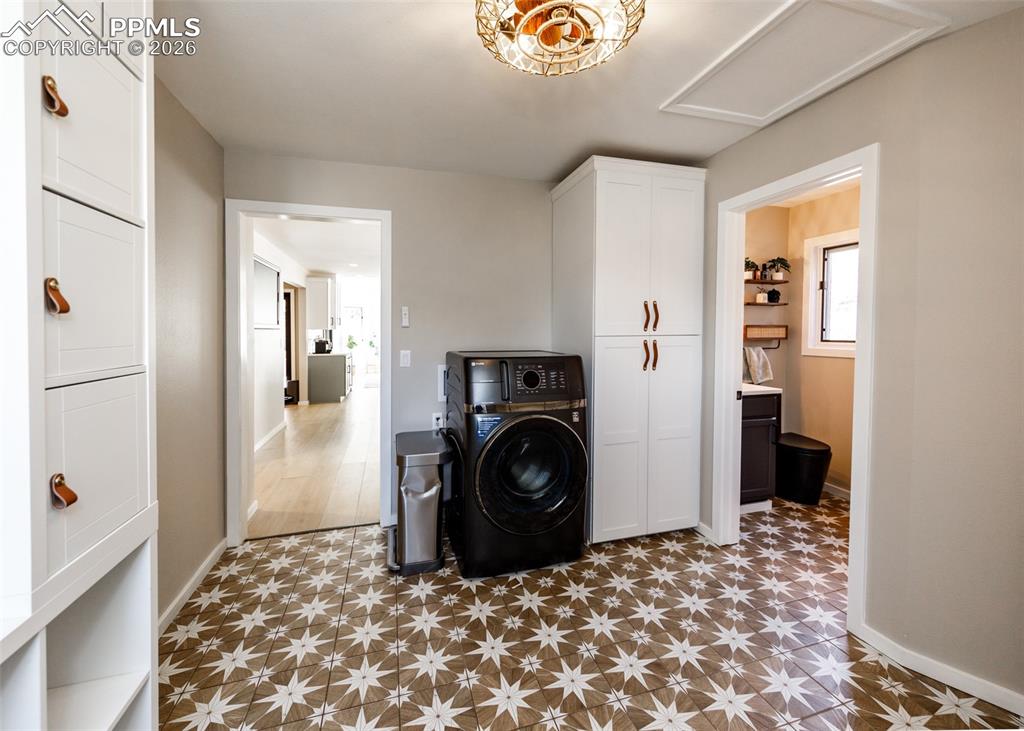 Image 19 of 50: Mud Room