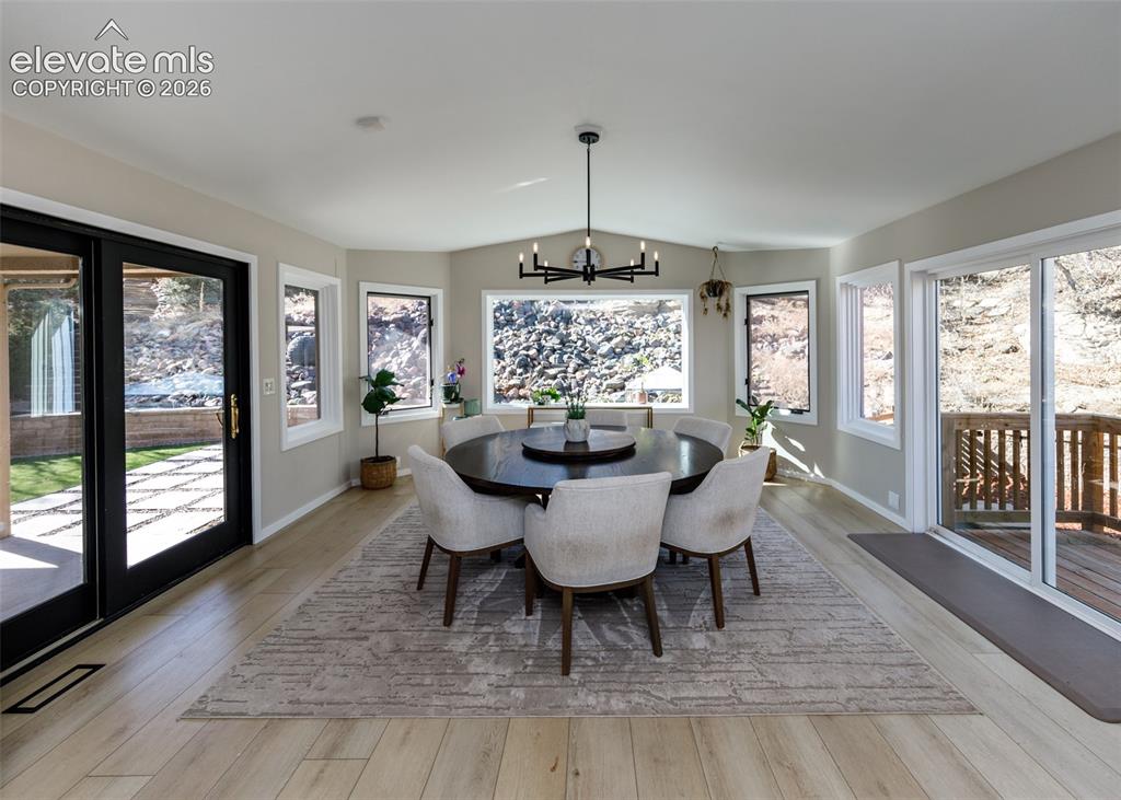 Image 19 of 50: Dining Area