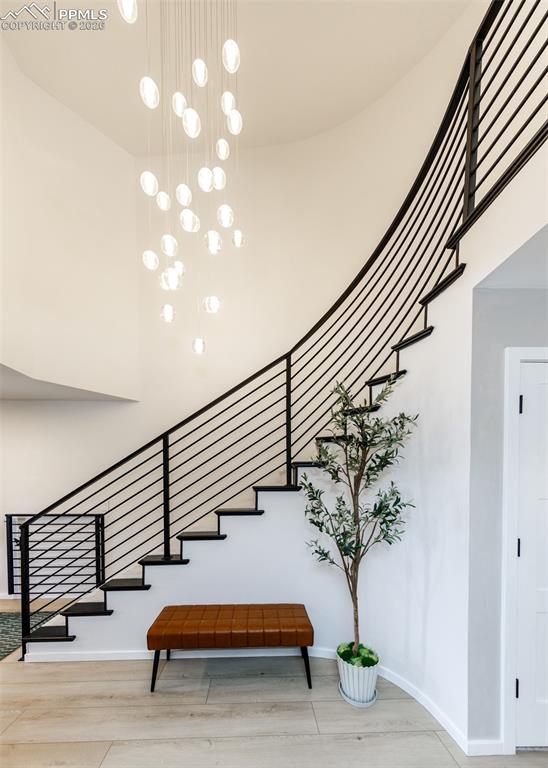 Image 3 of 50: Foyer