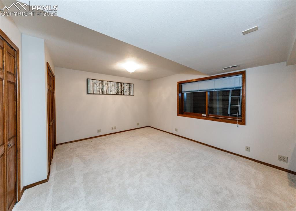 Image 45 of 50: Bedroom