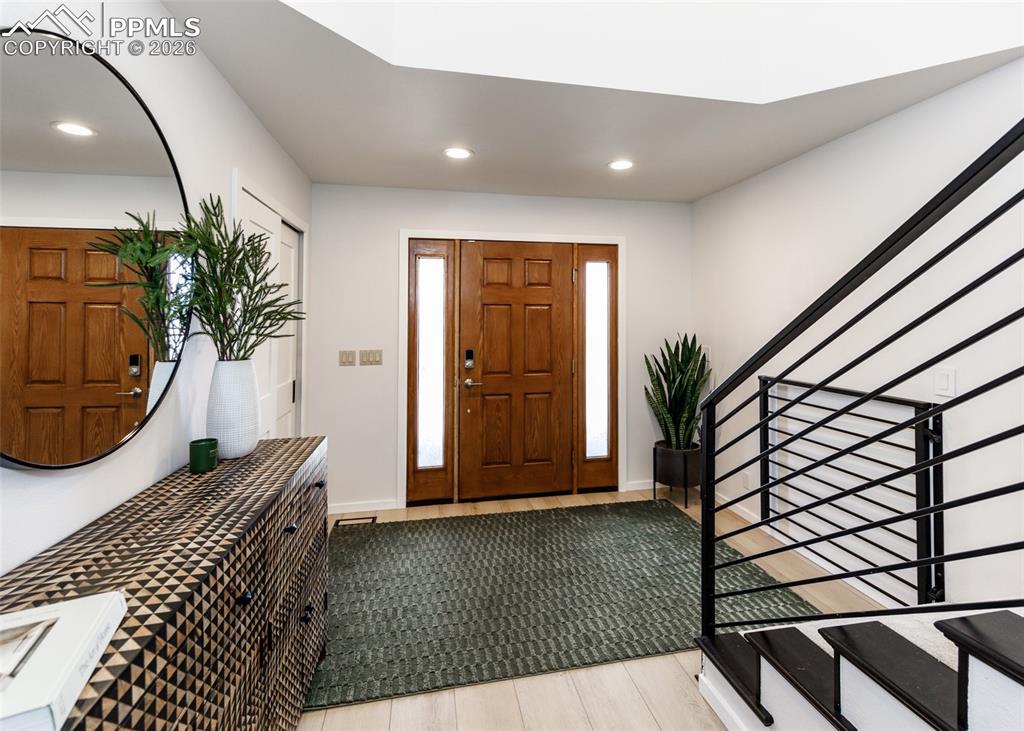 Image 5 of 50: Entry