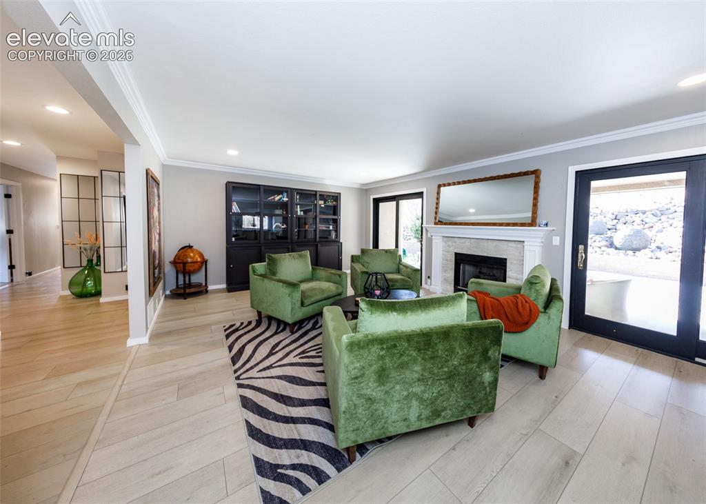 Image 9 of 50: Living Room