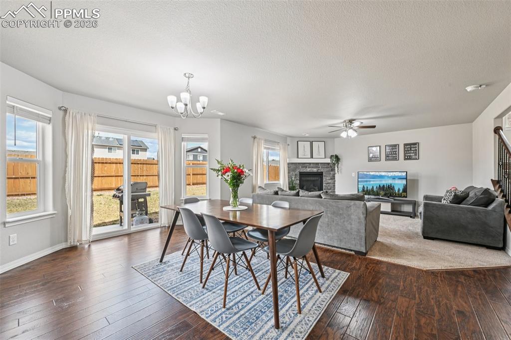 Image 19 of 50: Dining Area