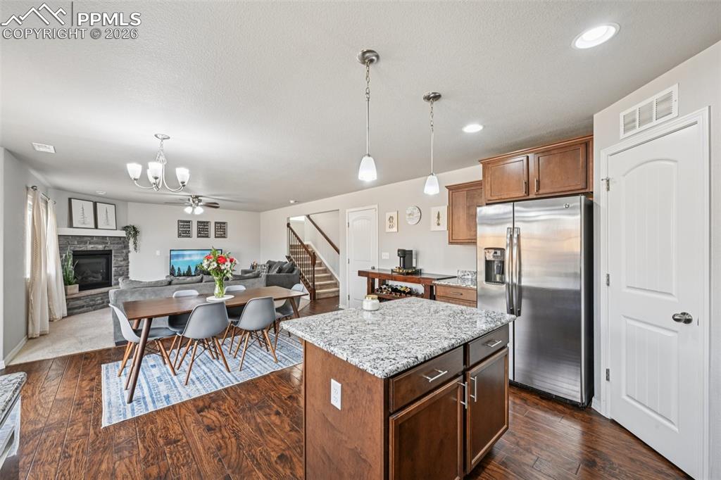 Image 24 of 50: Kitchen