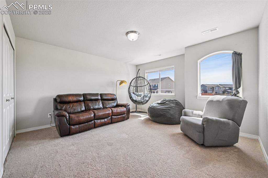 Image 32 of 50: Loft