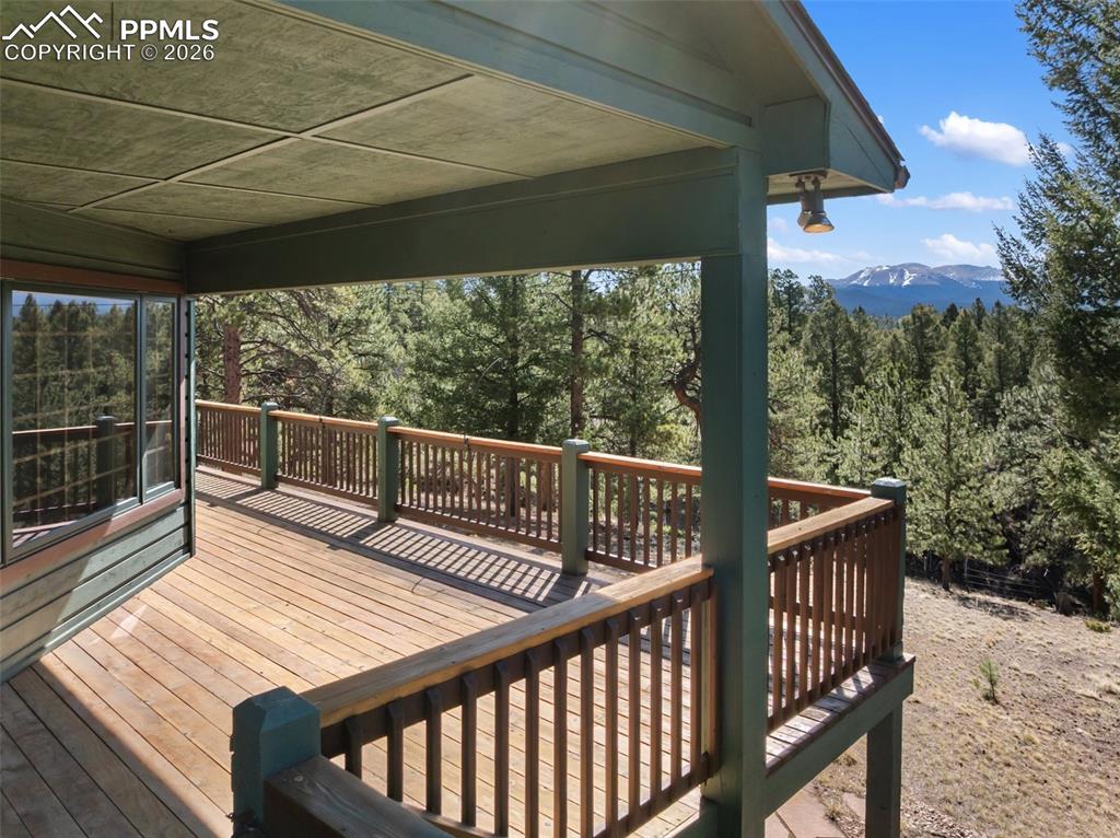 Image 12 of 50: Deck