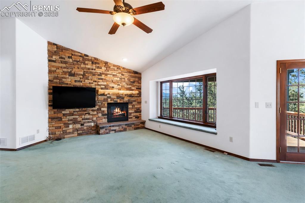 Image 16 of 50: Living Room