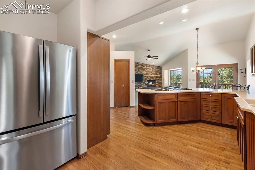 Image 22 of 50: Kitchen