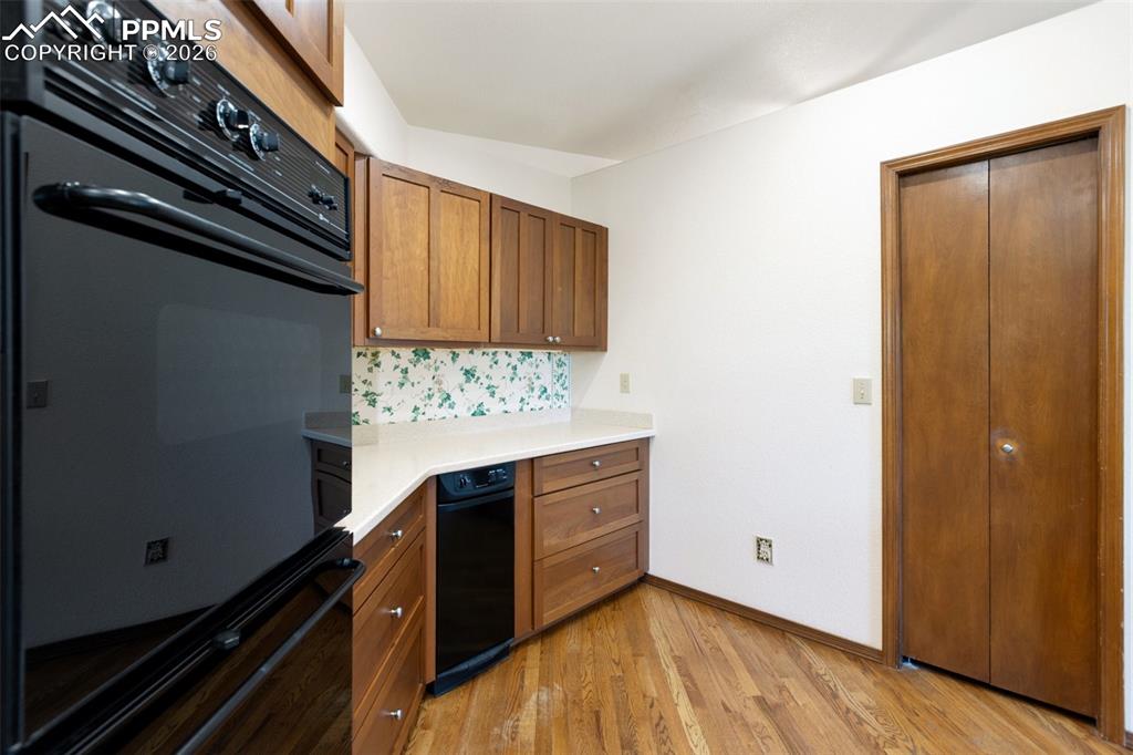 Image 24 of 50: Kitchen