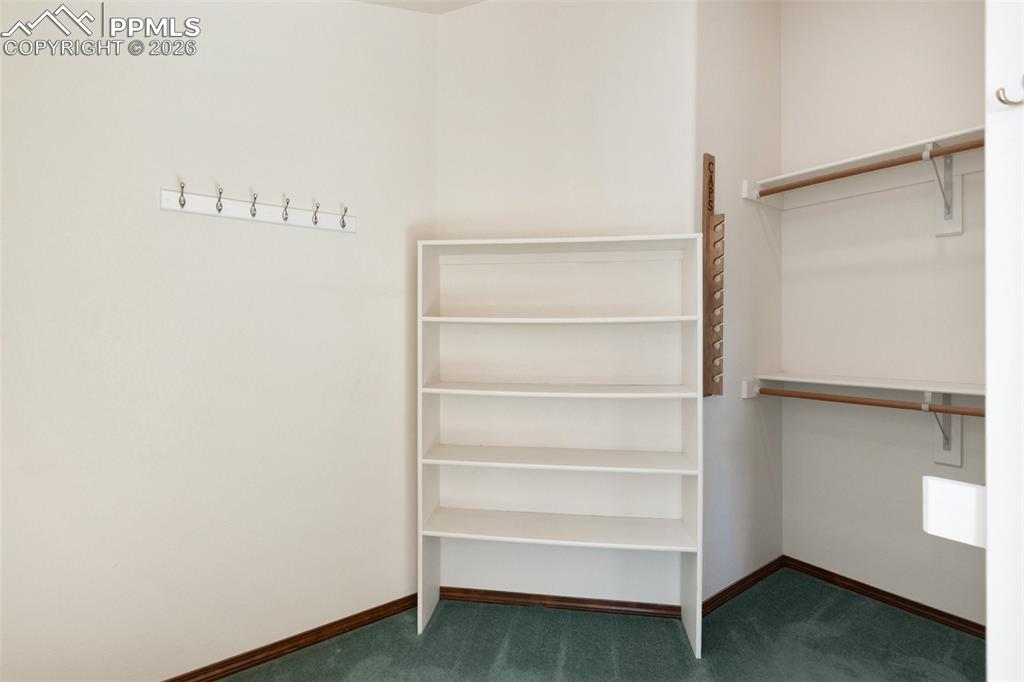 Image 25 of 50: Closet