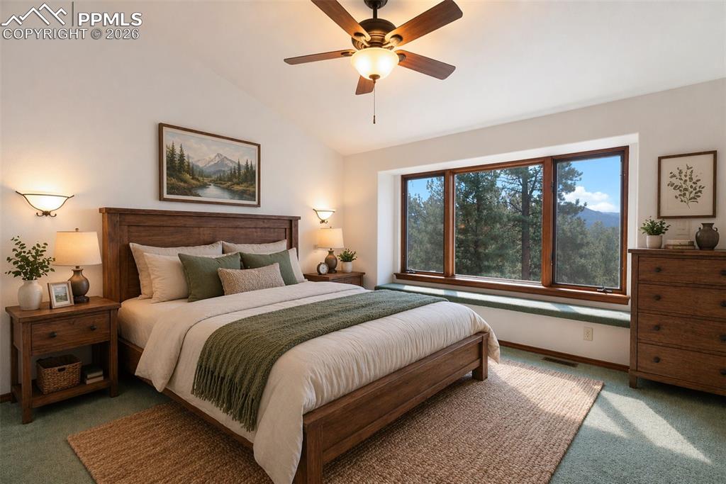 Image 26 of 50: Bedroom