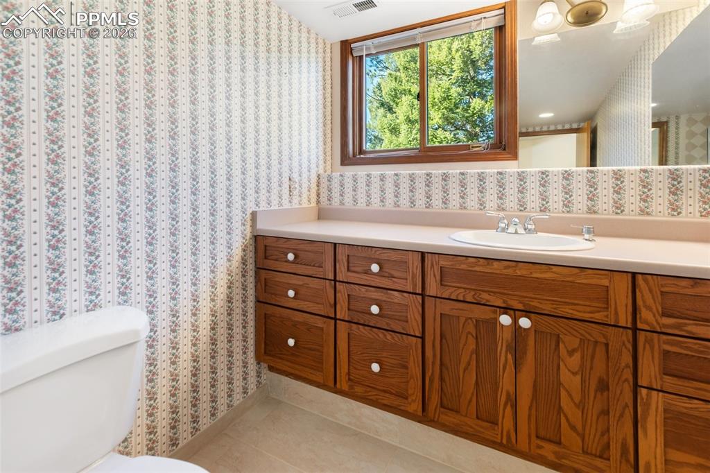 Image 43 of 50: Bathroom