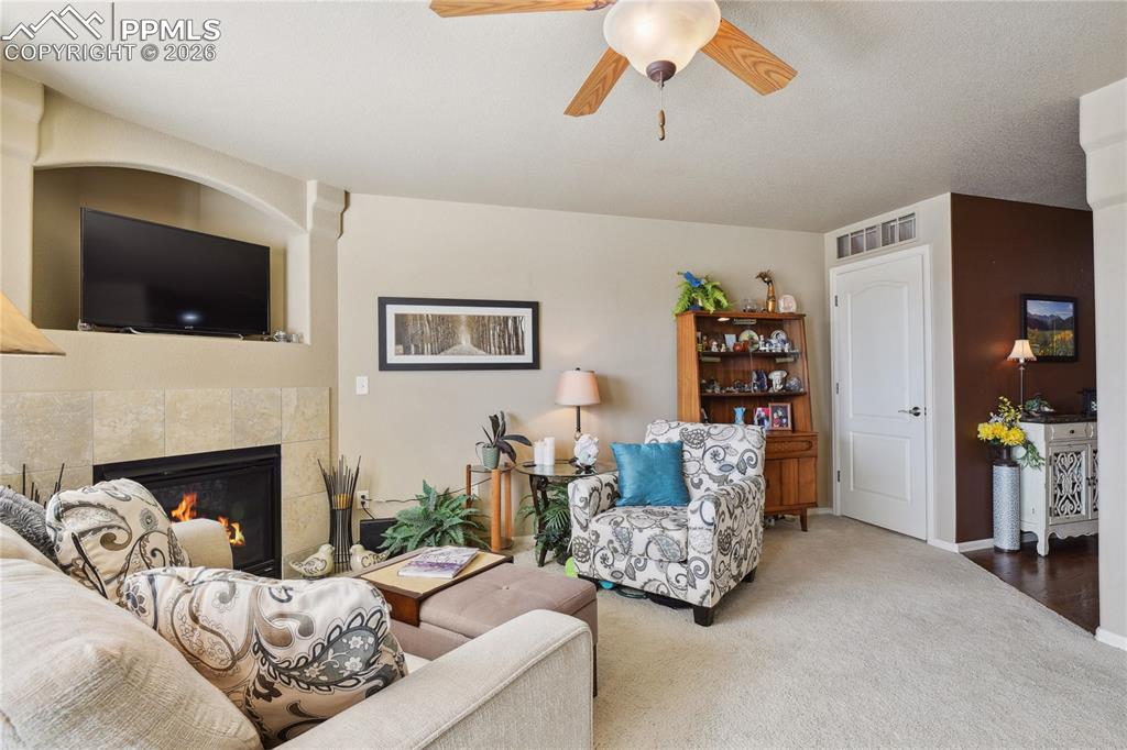 Image 10 of 25: Living Room