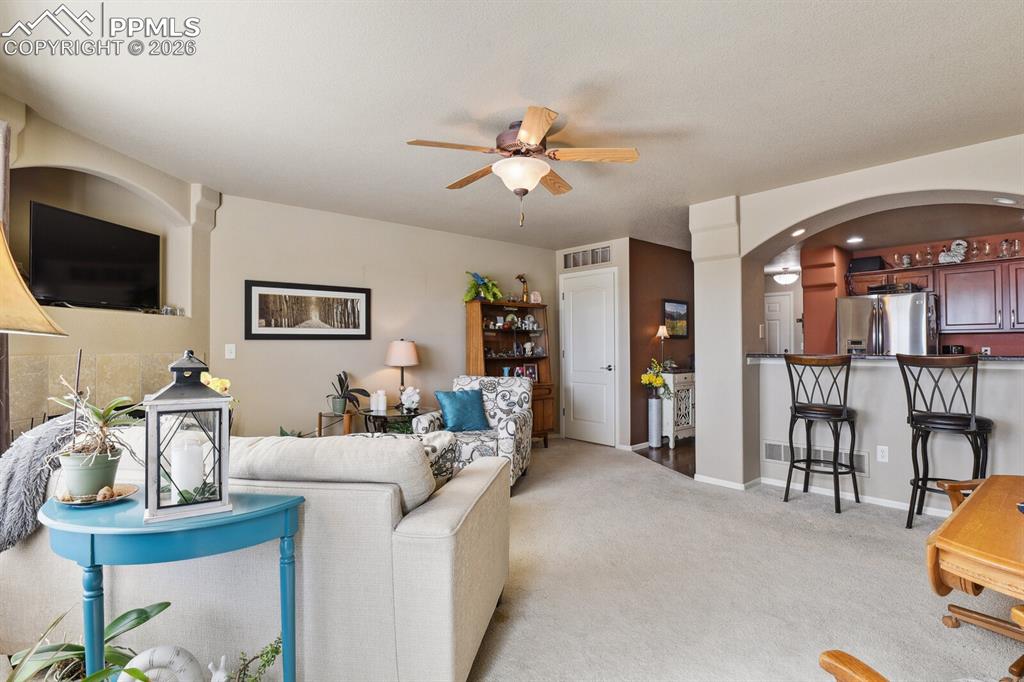 Image 11 of 25: Living Room